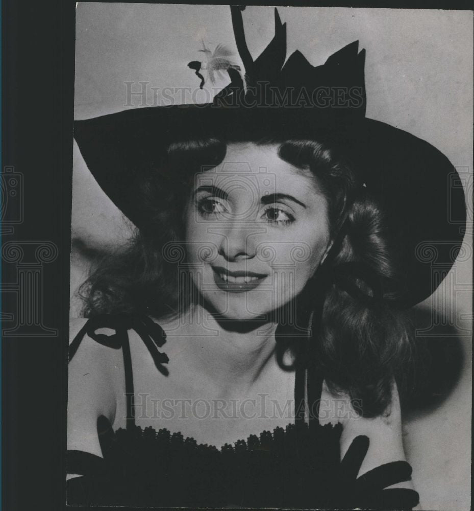 1955 Press Photo Mrs Doreen Dalton Emanuel Small - Historic Images