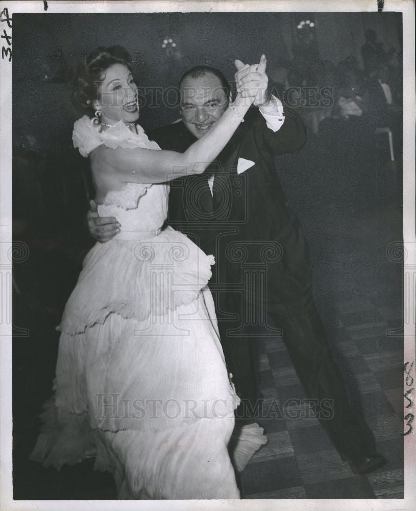 1953 Press Photo Dorothy Sarnoff - Historic Images