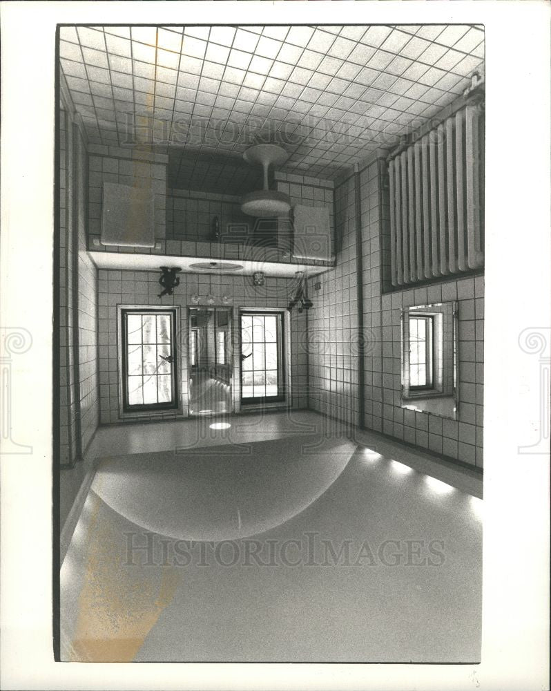 1992 Press Photo Milles House upstairs bathroom ceiling - Historic Images