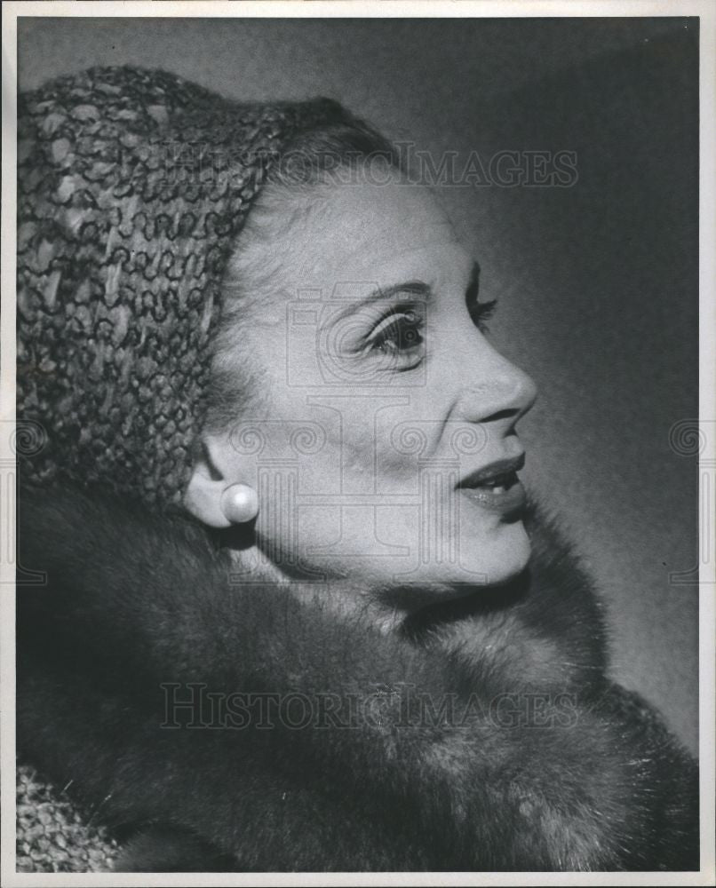 1967 Press Photo Dorothy Sarnoff - Historic Images