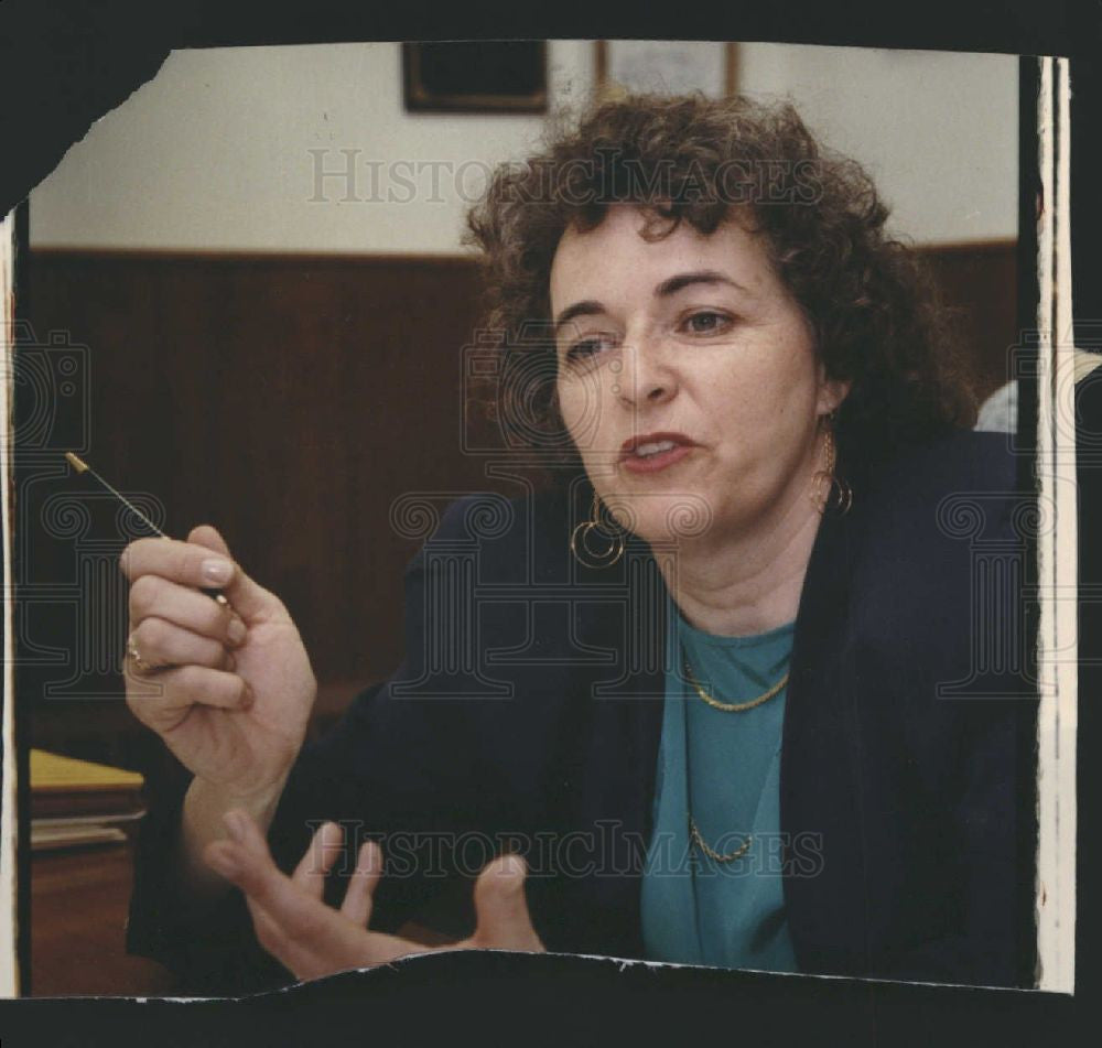 1990 Press Photo Harriet Saperstein - Historic Images