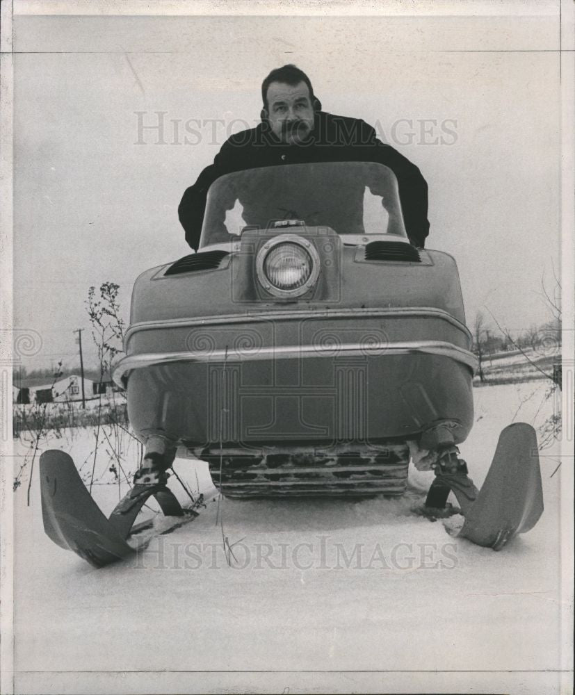 1947 Press Photo Snowmobile Snow Winter Sports Michigan - Historic Images
