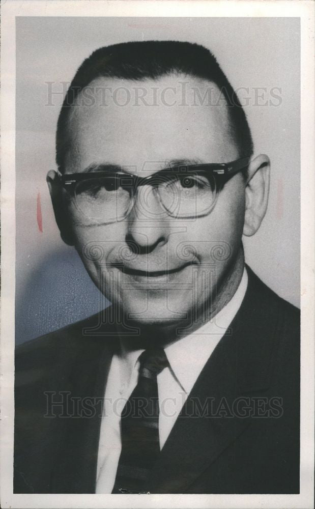 1967 Press Photo James E. Sauters VP Employee Relations - Historic Images