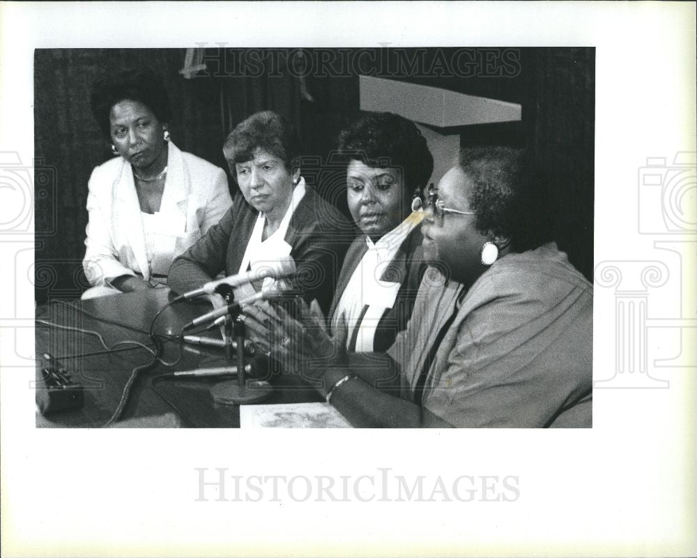 1986 Press Photo Gloria Amith Agnes Mansour - Historic Images