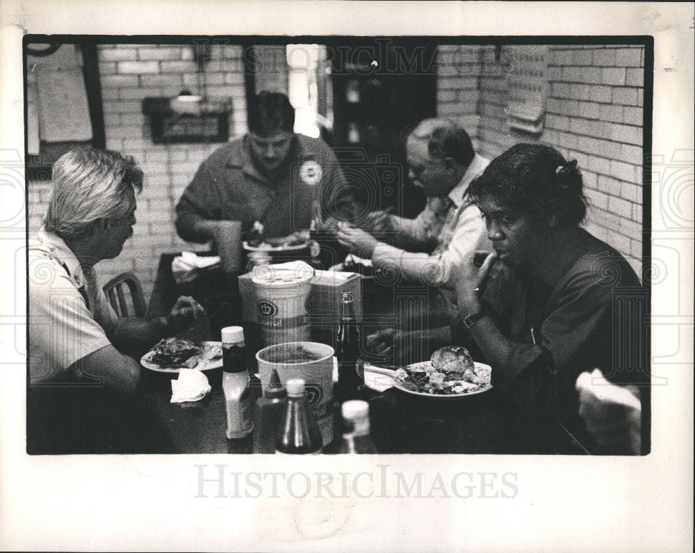 1990 Press Photo Smith lunch Riggs Chojnacki McGraw - Historic Images
