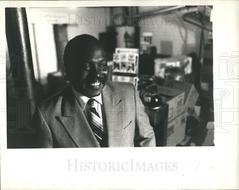 1990 Press Photo T.J Slaughter - Historic Images