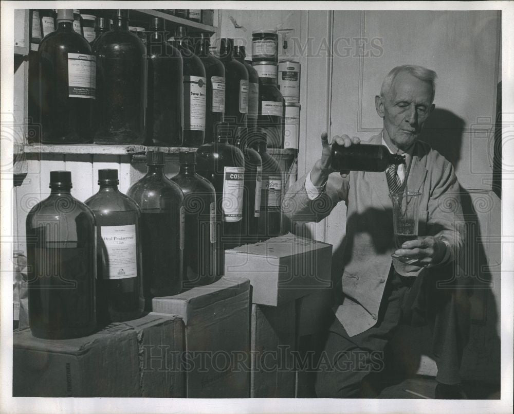 Press Photo Charles Smith oldest druggist - Historic Images