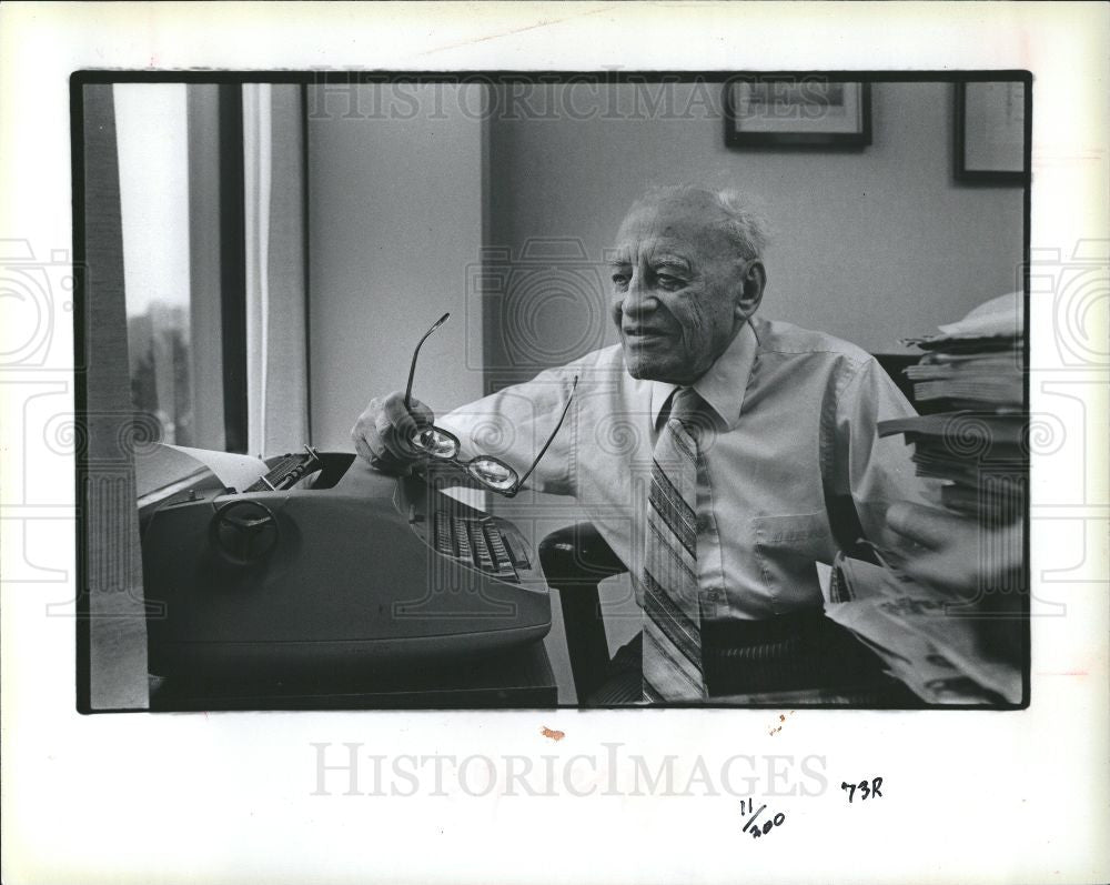 1987 Press Photo Phil Slomovitz Jewish News 90 - Historic Images