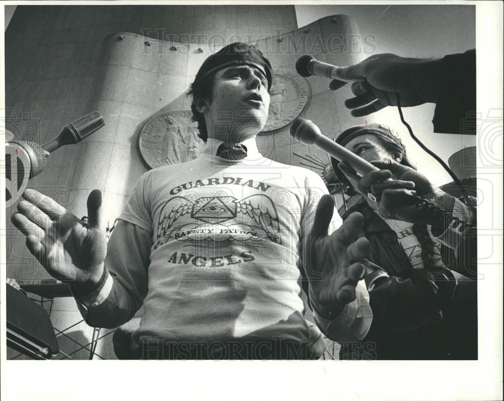 1981 Press Photo Curtis Sliwa American activist Angels - Historic Images