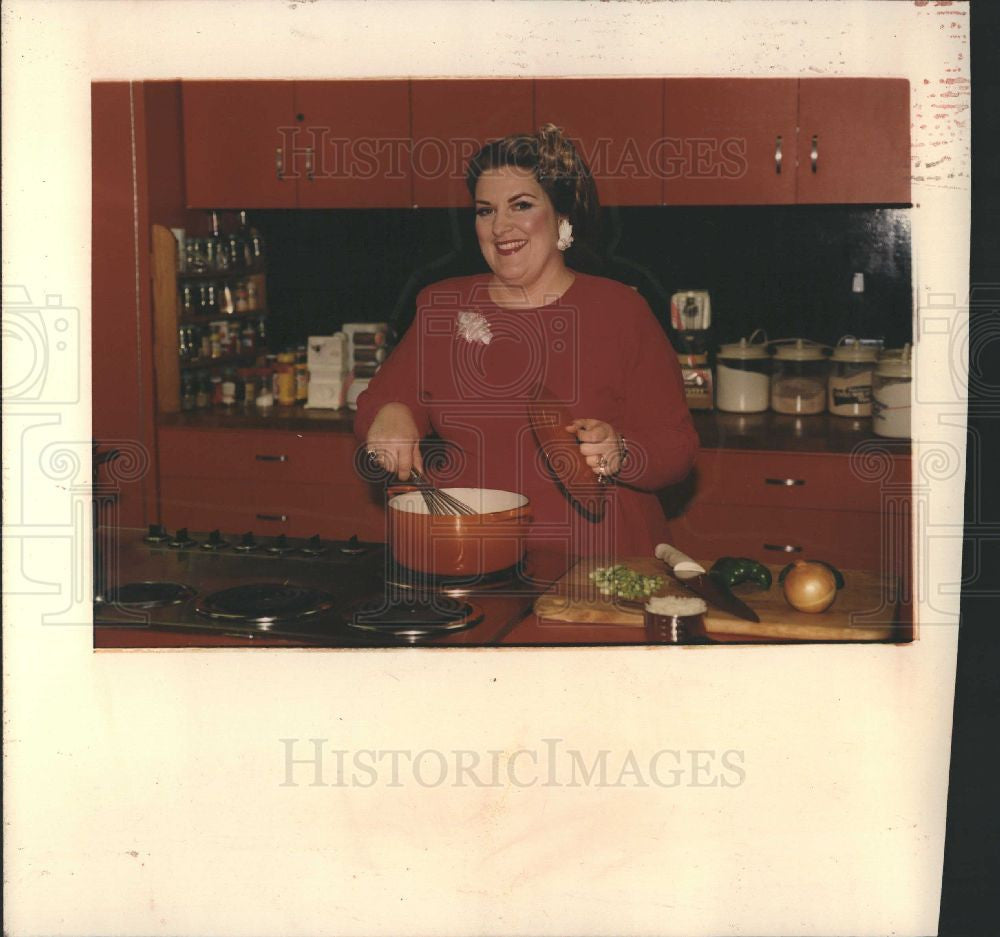 1991 Press Photo jeanne sarna tower kitchen detroit - Historic Images