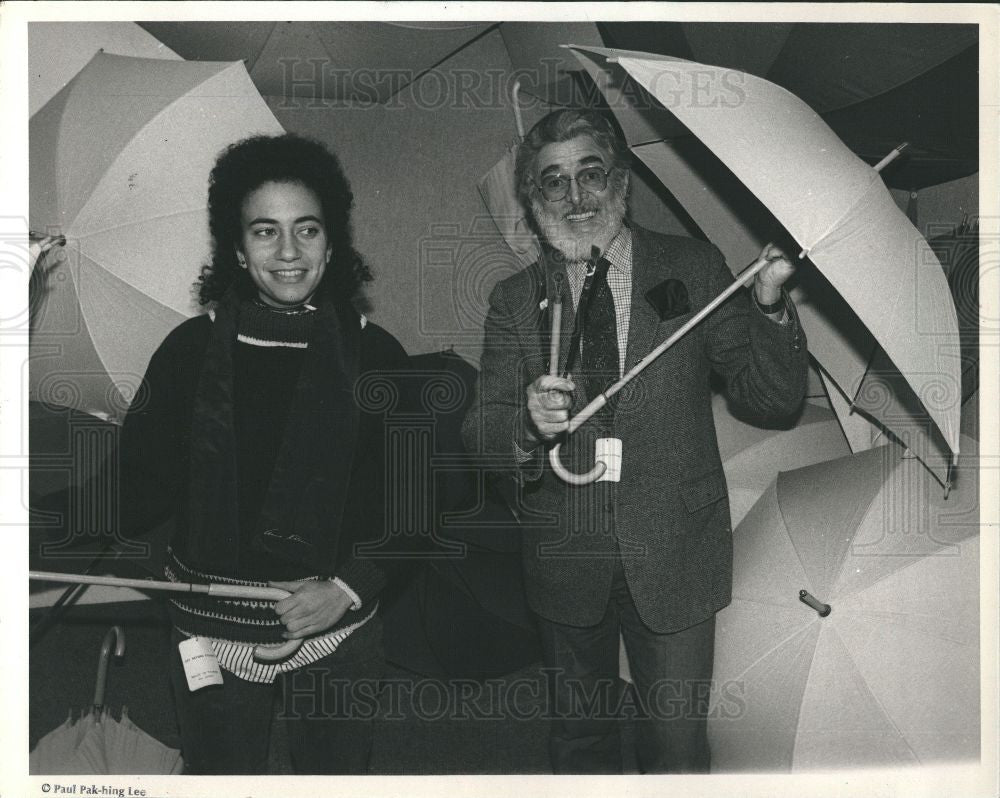 1986 Press Photo PRESIDENT ROY SLADE UMBRELLA - Historic Images