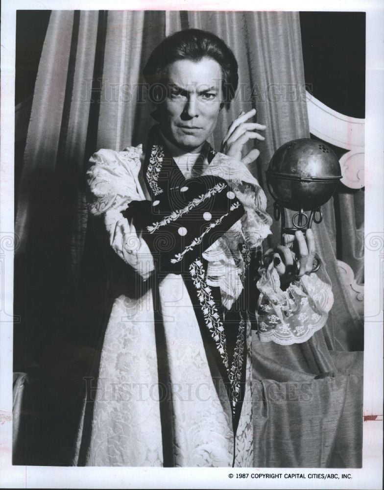1987 Press Photo Richard Chamberlain actor Casanova TV - Historic Images
