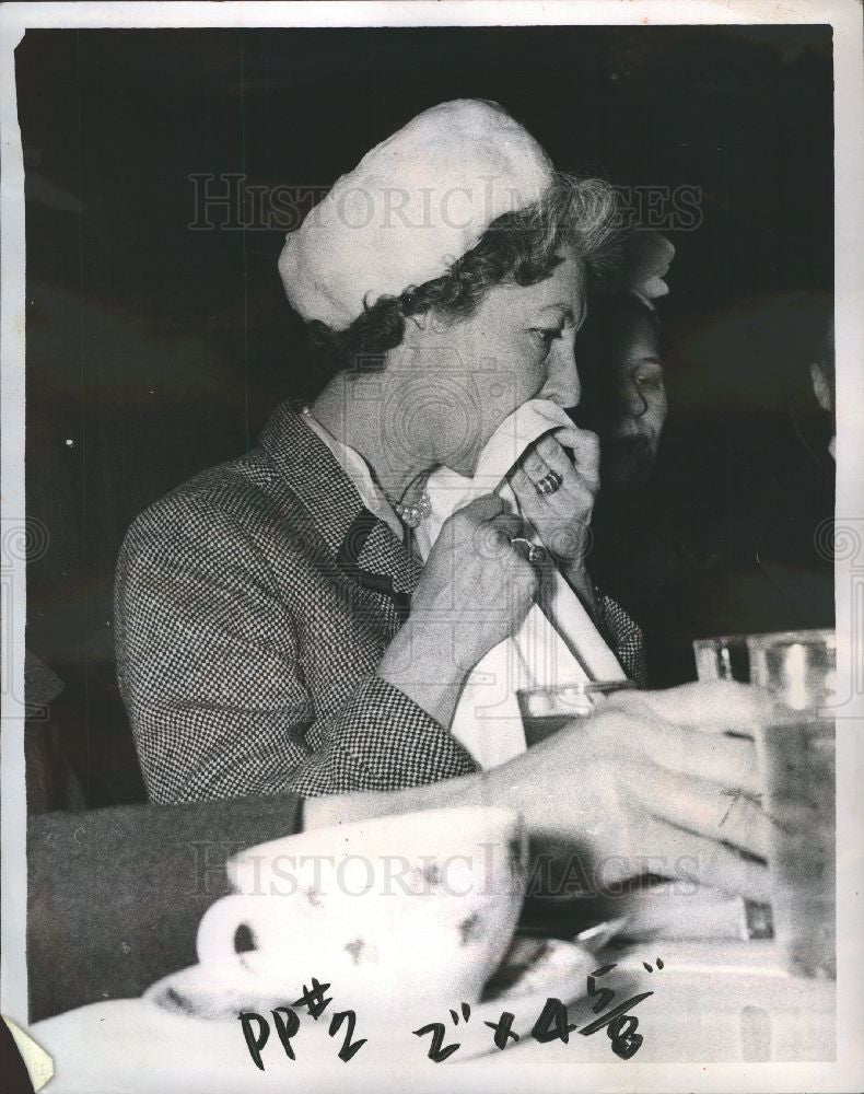 1957 Press Photo Woman Dinner Free Press - Historic Images