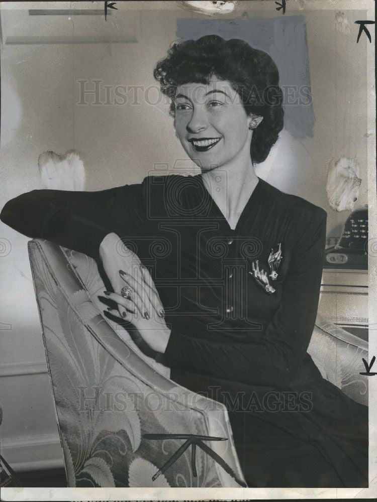 1941 Press Photo Ilka Chase actress Book Cadillac Hotel - Historic Images