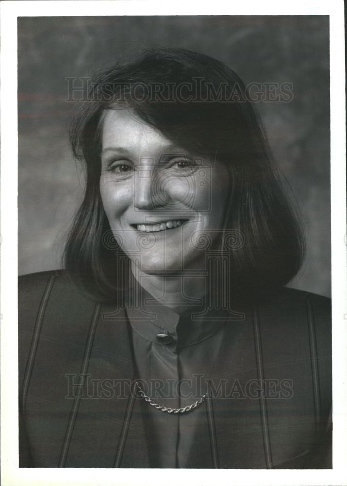 1992 Press Photo Patricia Carron corporate secretary - Historic Images