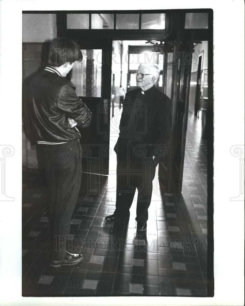 1992 Press Photo Father Malcolm Carron, UD Jesuits HS - Historic Images