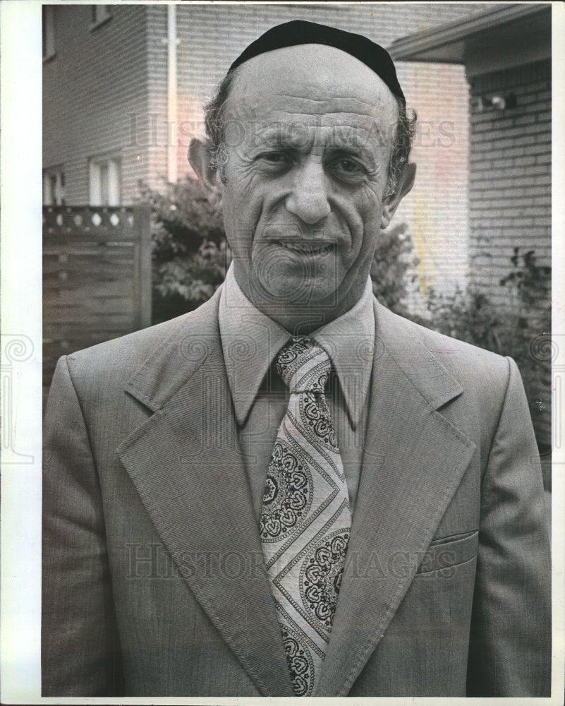 1980 Press Photo Rabbi Rosenzveig Holocaust Memorial - Historic Images