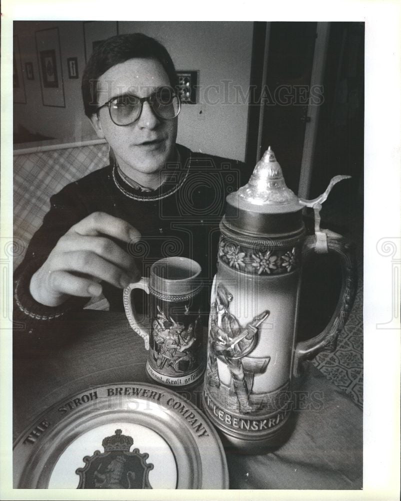 1985 Press Photo Roger Rosenbusch, ceramic stein - Historic Images