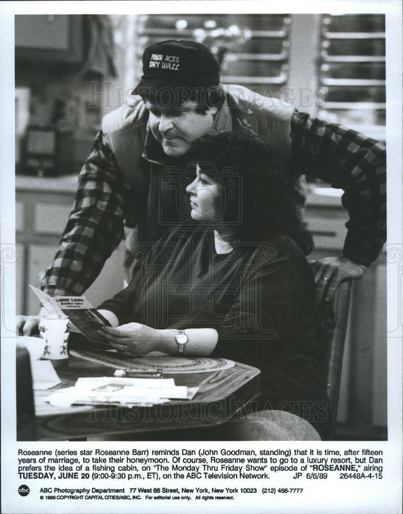 1989 Press Photo Roseanne Barr &amp; John Goodman - Historic Images