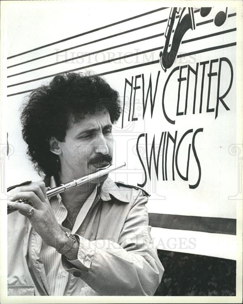 1984 Press Photo Alexander Zonjic Flutist New Center - Historic Images