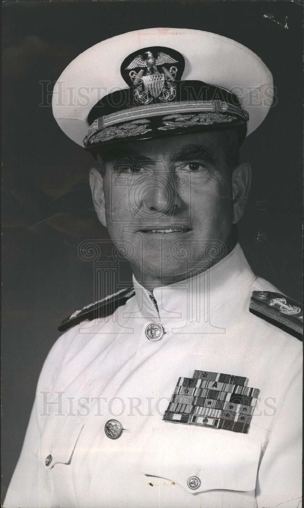 1970 Press Photo Elmo Zumwalt admiral Navy crew - Historic Images
