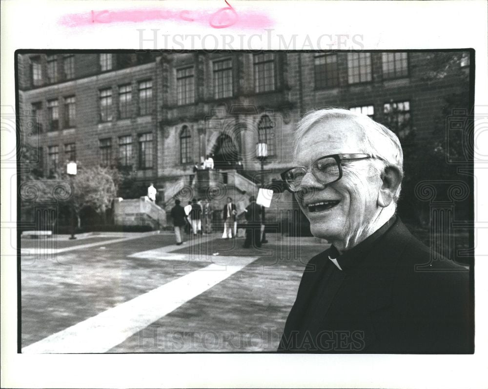 1992 Press Photo Rev. MALCOLM CARRON - Historic Images
