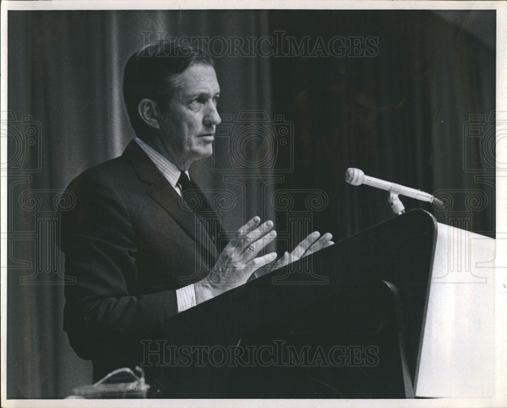 1969 Press Photo Roy D. Chapin Jr Chairman CEO AMC - Historic Images