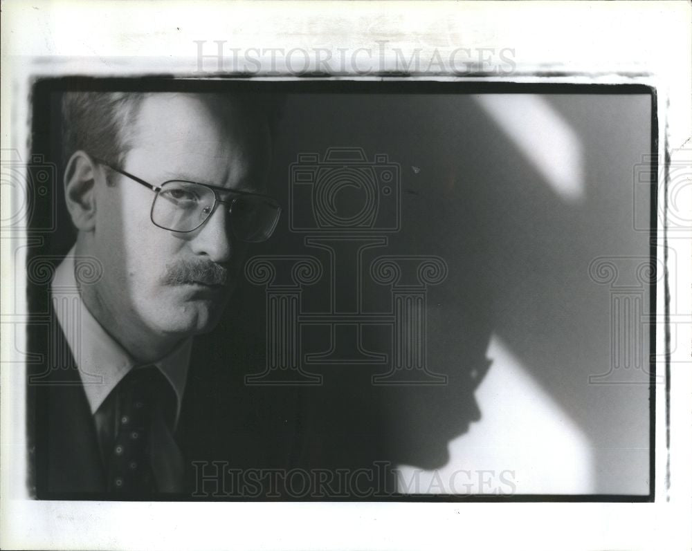 1992 Press Photo John Chapman Book Reviewer - Historic Images