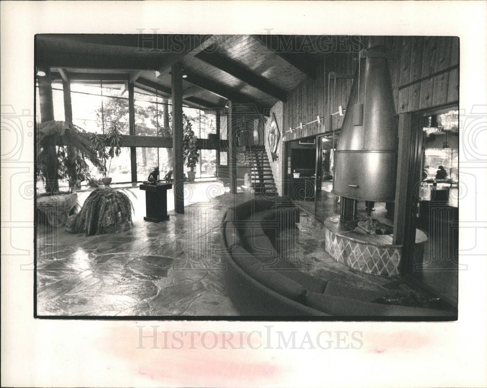 1989 Press Photo Claire Chambers - Historic Images