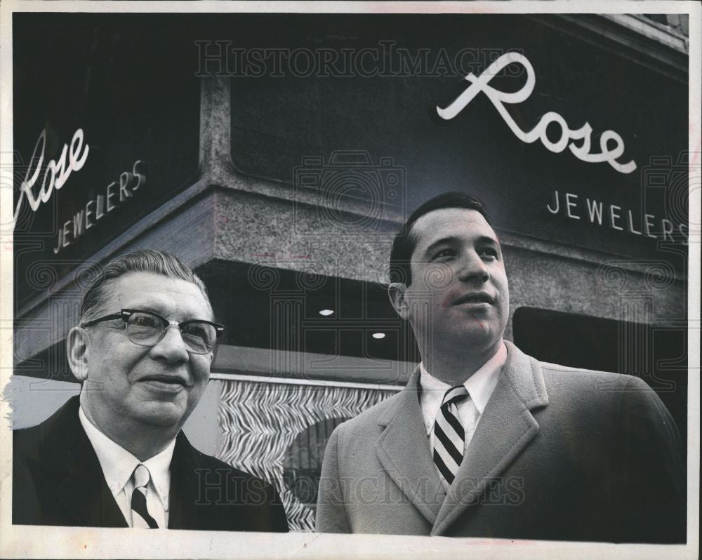 1967 Press Photo Emil Rose Rose jewelery - Historic Images