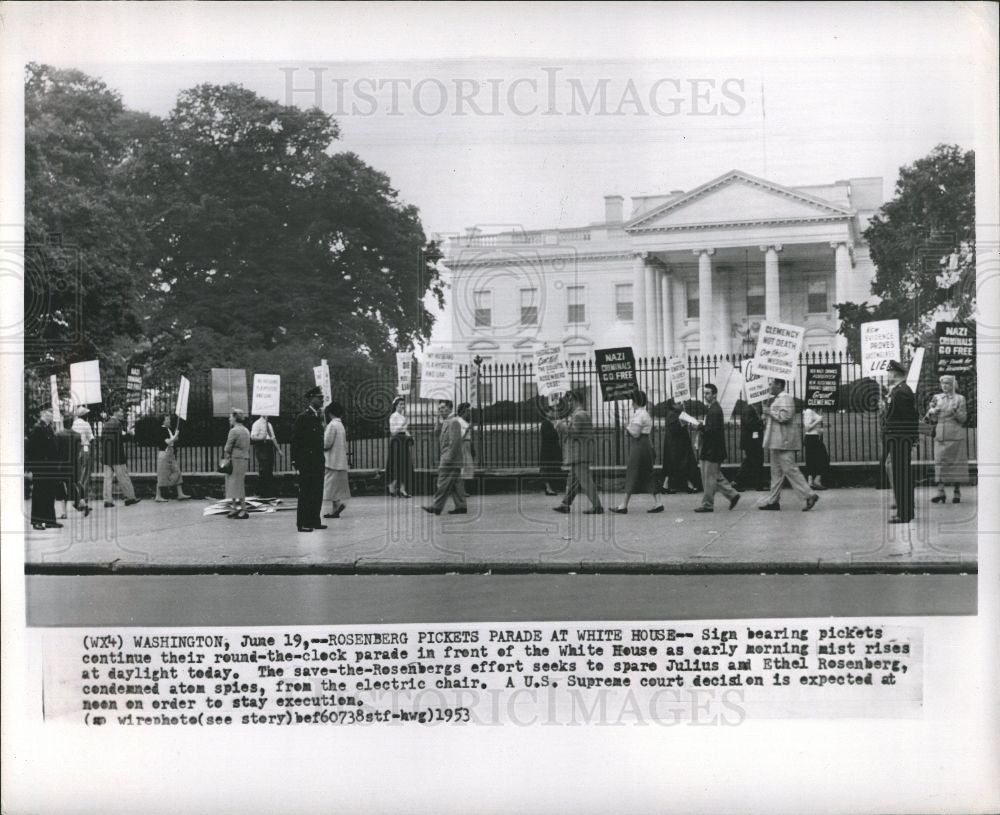 1953 Press Photo Rosenberg picket parade at White House - Historic Images