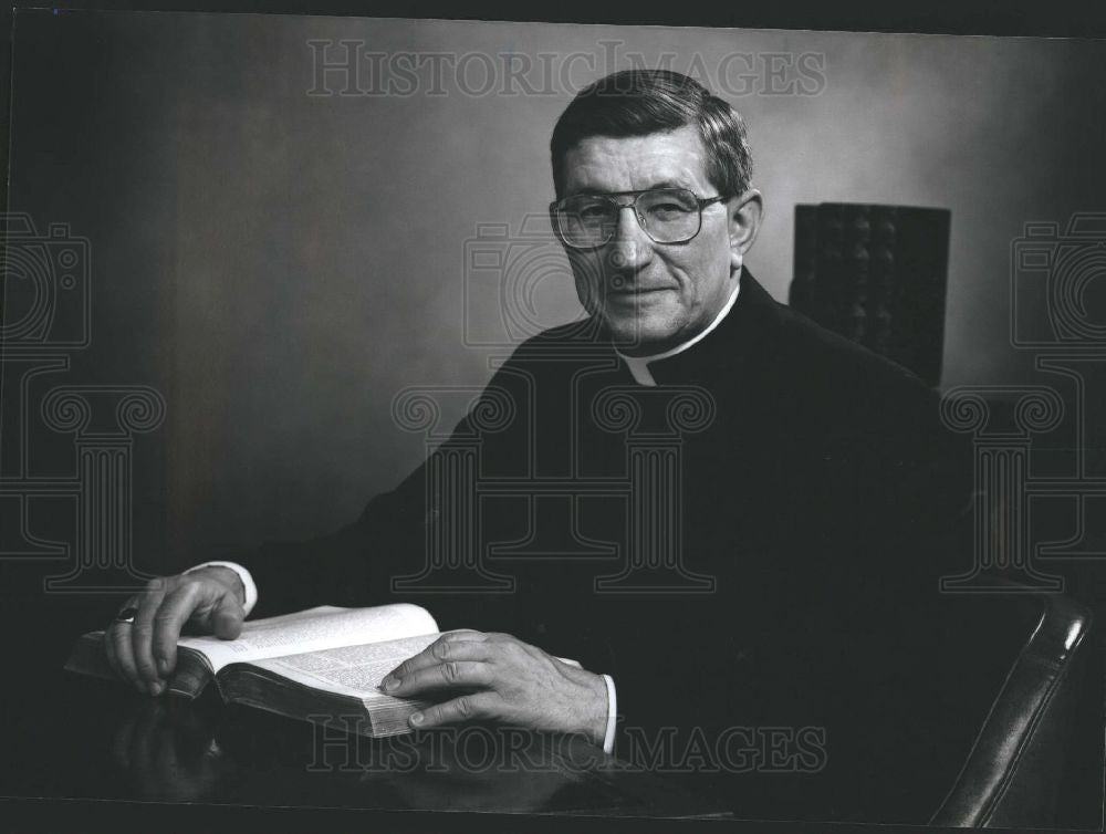 1989 Press Photo Bishop Robert Rose - Historic Images