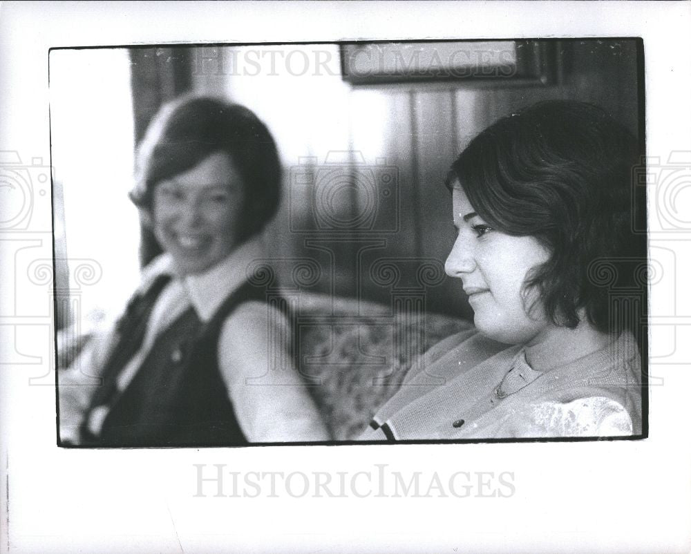 Press Photo Cindy Rose Daughter Leslie Rose - Historic Images