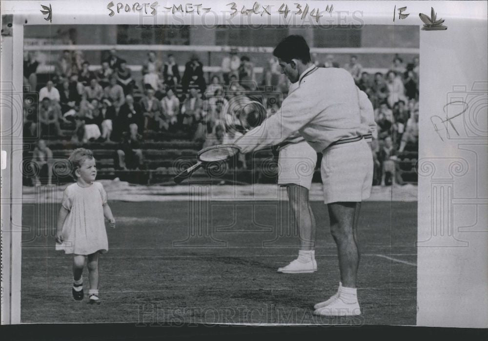 1956 Press Photo tennis doubles match fan on court - Historic Images