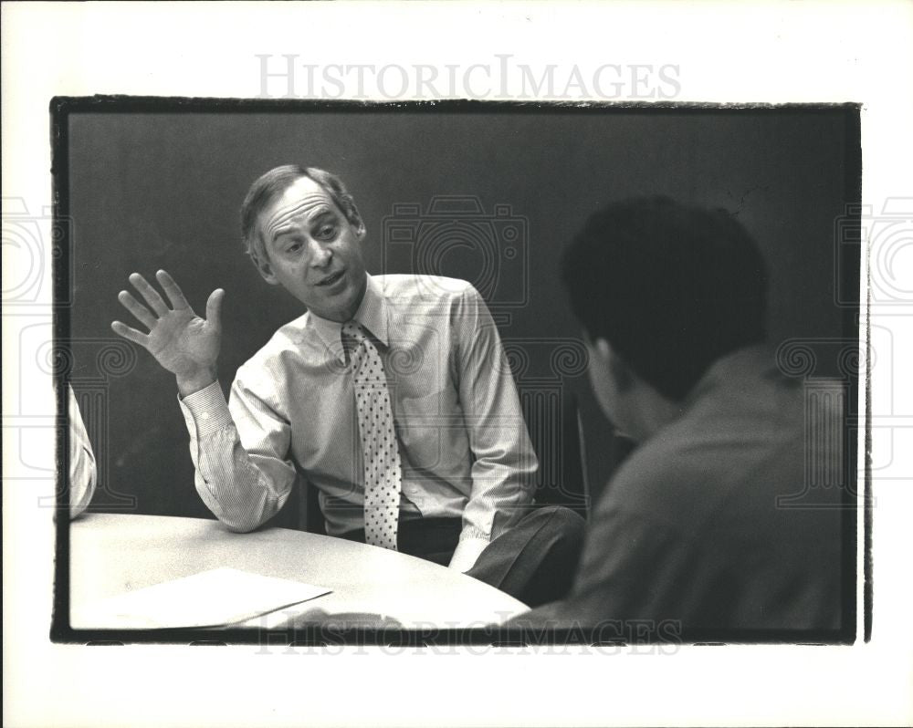 1988 Press Photo Walter Zimmerman, news director, journ - Historic Images