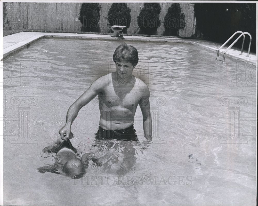 1977 Press Photo Jim ZeBranek swim coach - Historic Images