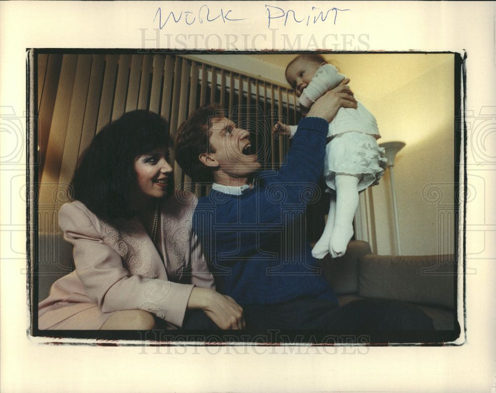 1990 Press Photo Jeff Zaslow advice columnist wife, son - Historic Images