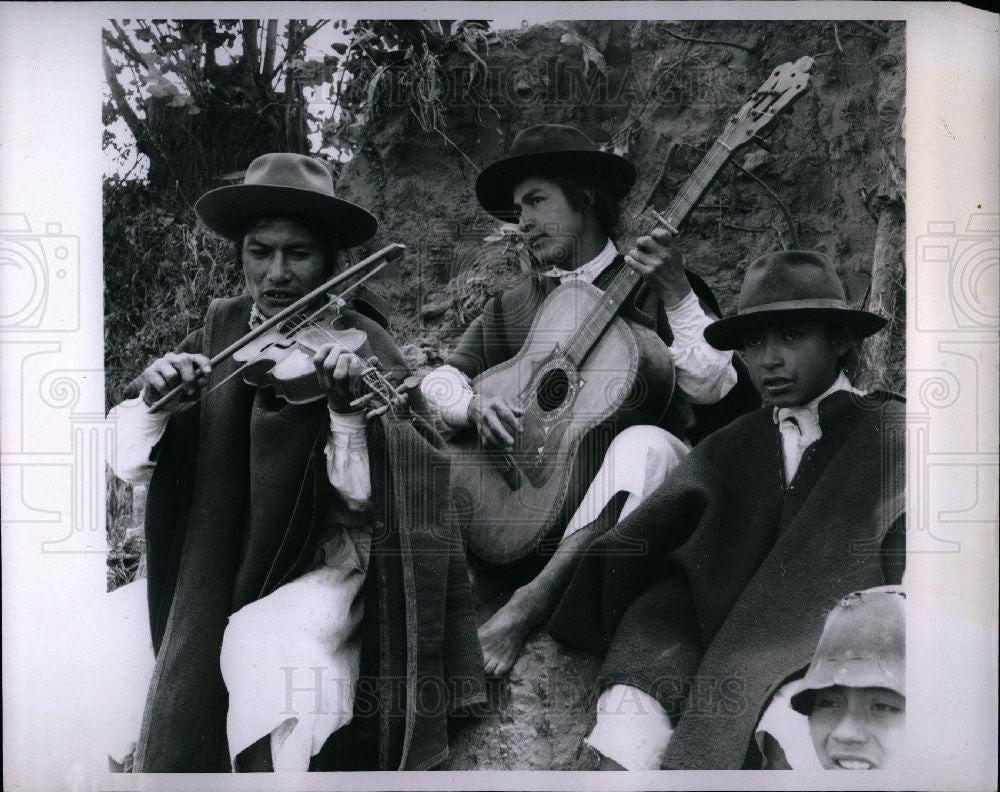 1957 Press Photo Ecuador Mountain Indian jungle tune - Historic Images