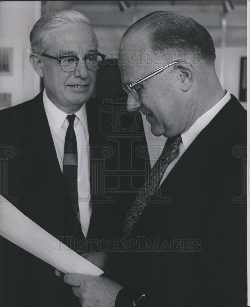 1961 Press Photo EX-CELL PRESIDENT GLENN  BIXBY AWARD - Historic Images