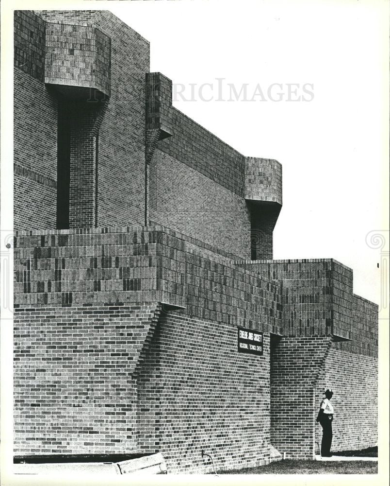 1992 Press Photo Crockett Ethel Jones Vocational Center - Historic Images