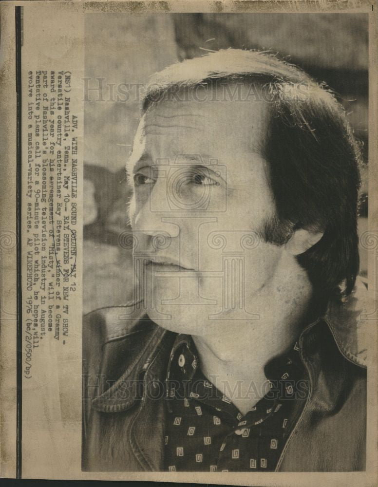 1976 Press Photo Ray Stevens Grammy award winner Misty - Historic Images