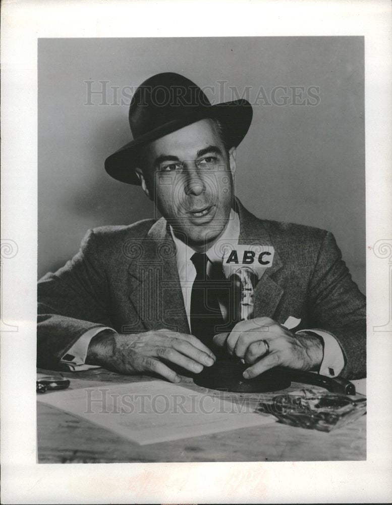 1954 Press Photo Bill Stern Actor Sportscaster - Historic Images