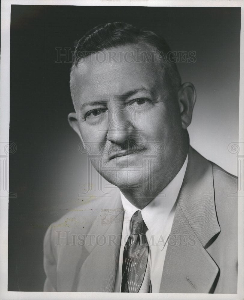 1954 Press Photo GW Tichel Exec VP Chrysler Corp - Historic Images