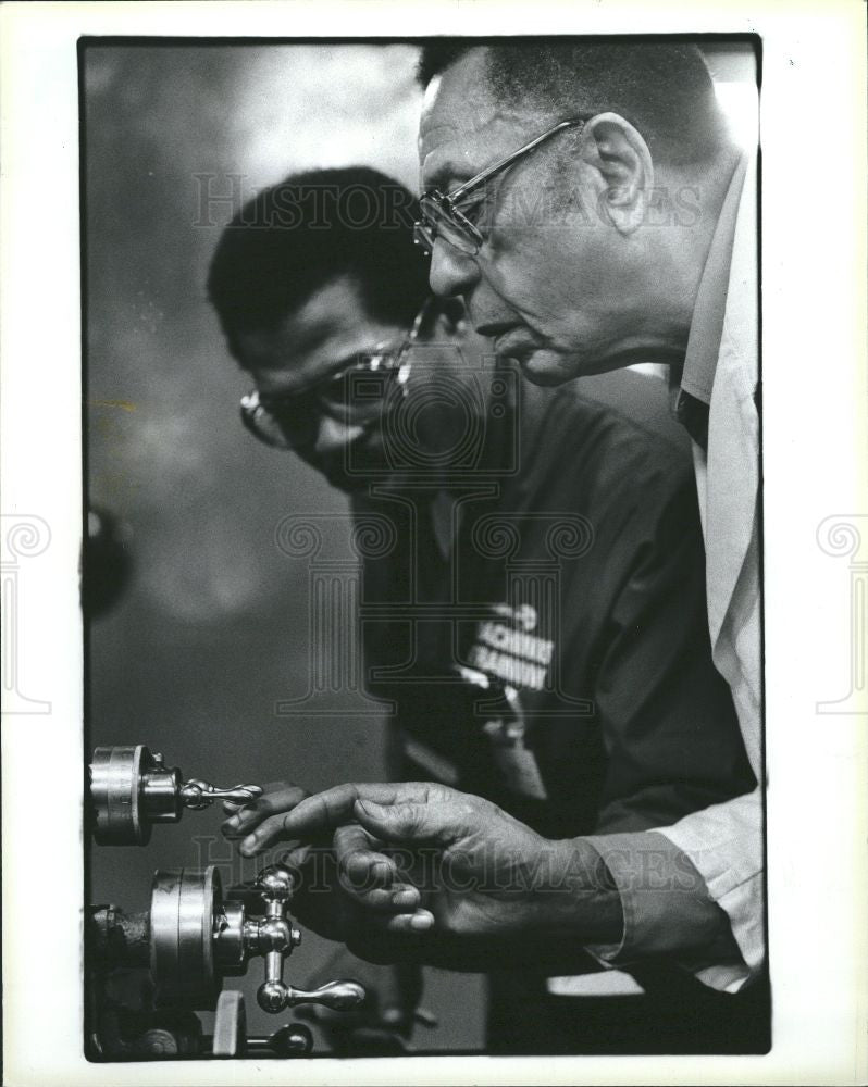 1985 Press Photo lathe - Historic Images