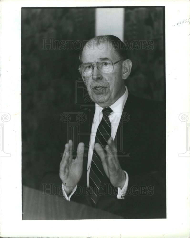 1992 Press Photo Robert Stempel Chairman CEO GM - Historic Images