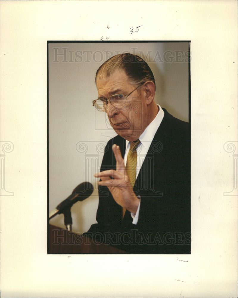 1992 Press Photo Willow run to close, GM Chairman - Historic Images