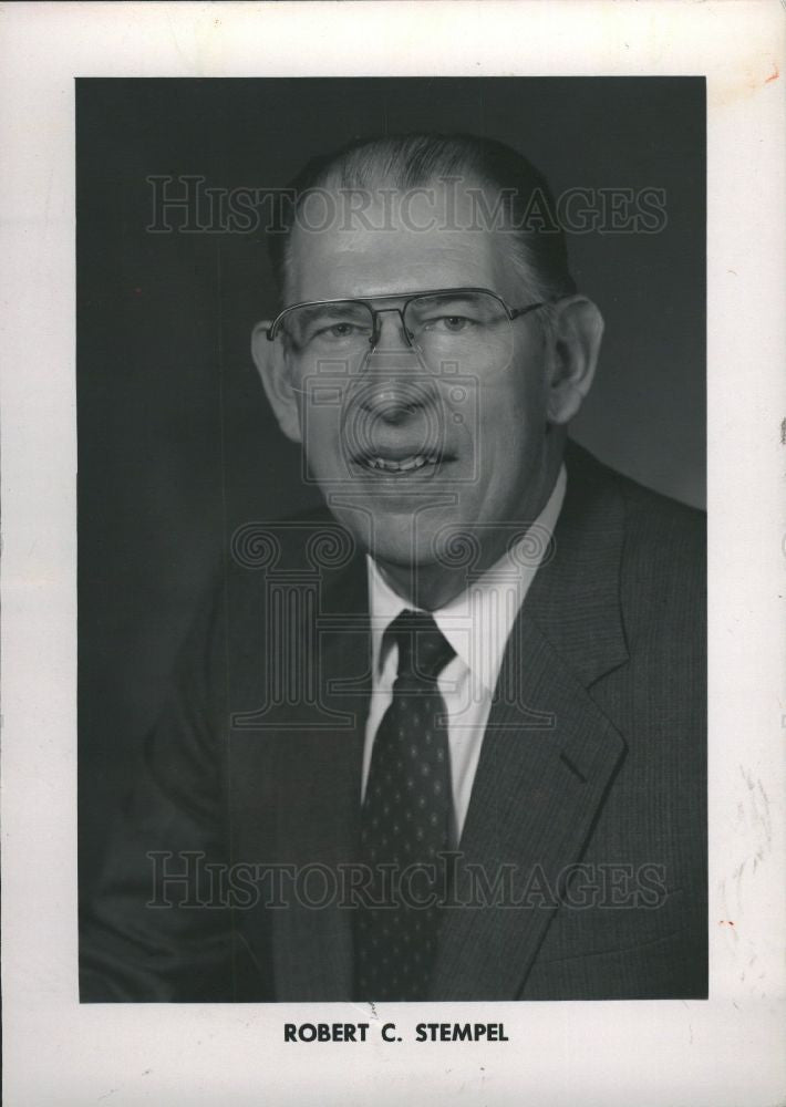 1990 Press Photo Robert Stempel CEO Chairman GM - Historic Images