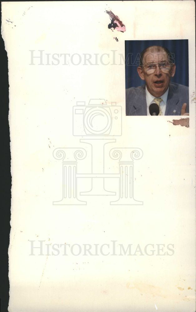 1992 Press Photo ROBERT STEMPEL GENERAL MOTORS CHAIRMAN - Historic Images