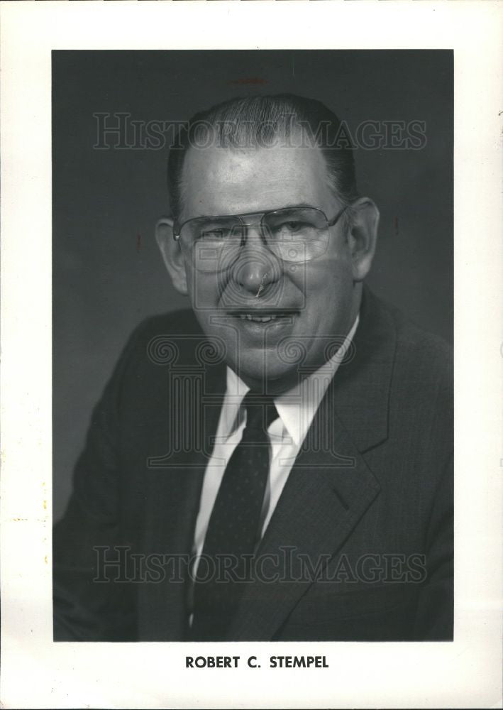 1988 Press Photo Robert Stempel General Motors GM Pres - Historic Images