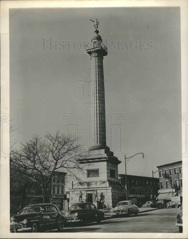 1962 Press Photo Monument Tower Cars Old - Historic Images